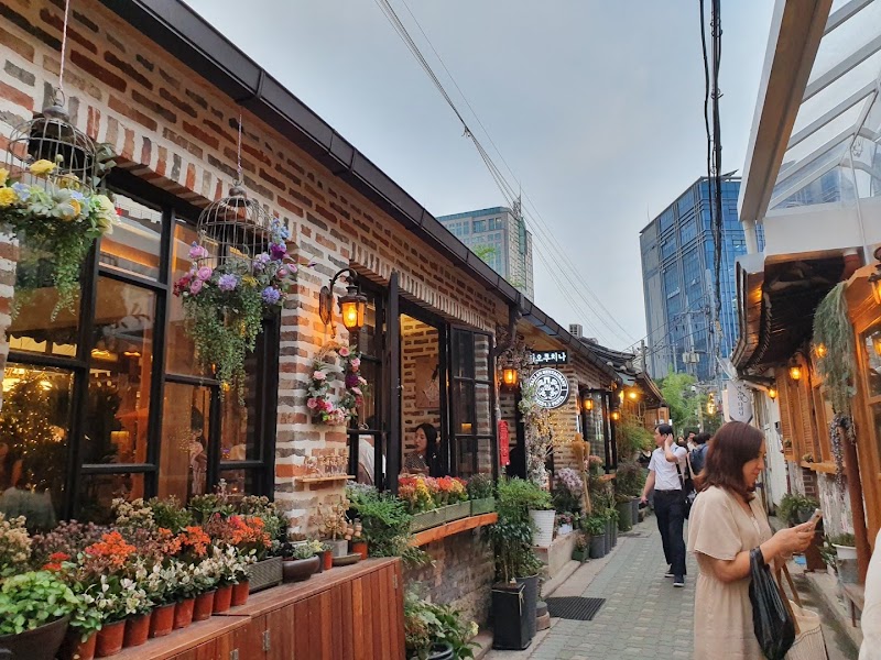 Ikseon-dong Hanok Village