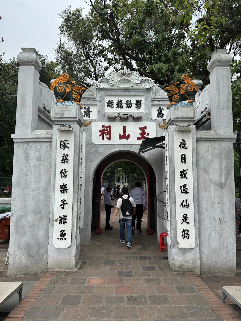 Ngoc Son Temple